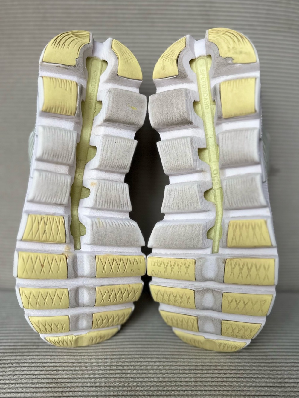On Running Cloudswift 2.0 women's running sneakers “White/Limelight" size 8.5 - Picture 9 of 10